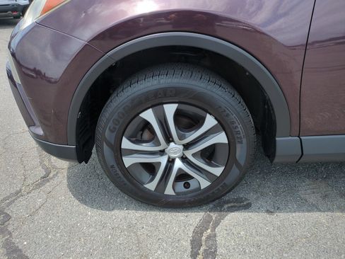 Used 2016 Toyota RAV4 LE FWD image 10