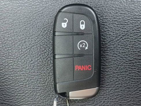 Used 2024 Jeep Compass Latitude image 34