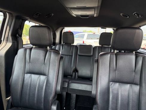 Used 2017 Dodge Grand Caravan GT FWD image 17
