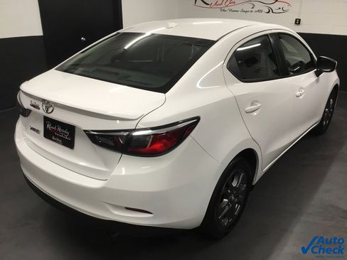 Used 2019 Toyota Yaris LE image 11