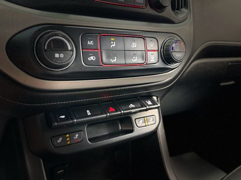 Used 2016 GMC Canyon SLT w/ Driver Alert Package AWD/4WD image 21