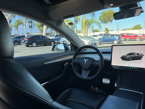Used 2022 Tesla Model 3 Long Range AWD/4WD image 19