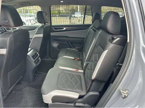 Used 2024 Volkswagen Atlas Peak Edition SE AWD/4WD image 27