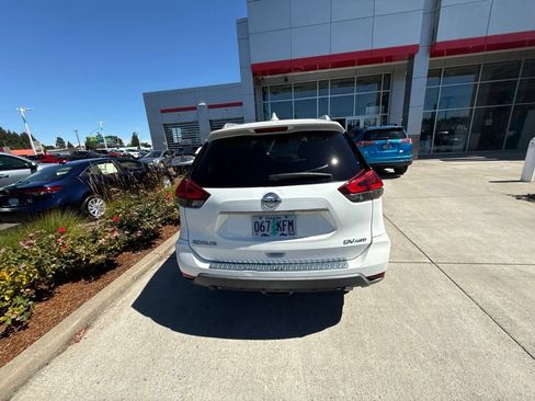 Used 2017 Nissan Rogue SV AWD/4WD image 6
