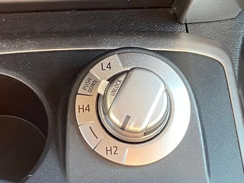 Used 2022 Toyota 4Runner SR5 AWD/4WD image 18
