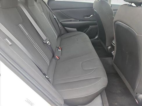 Used 2024 Hyundai Elantra SEL image 20