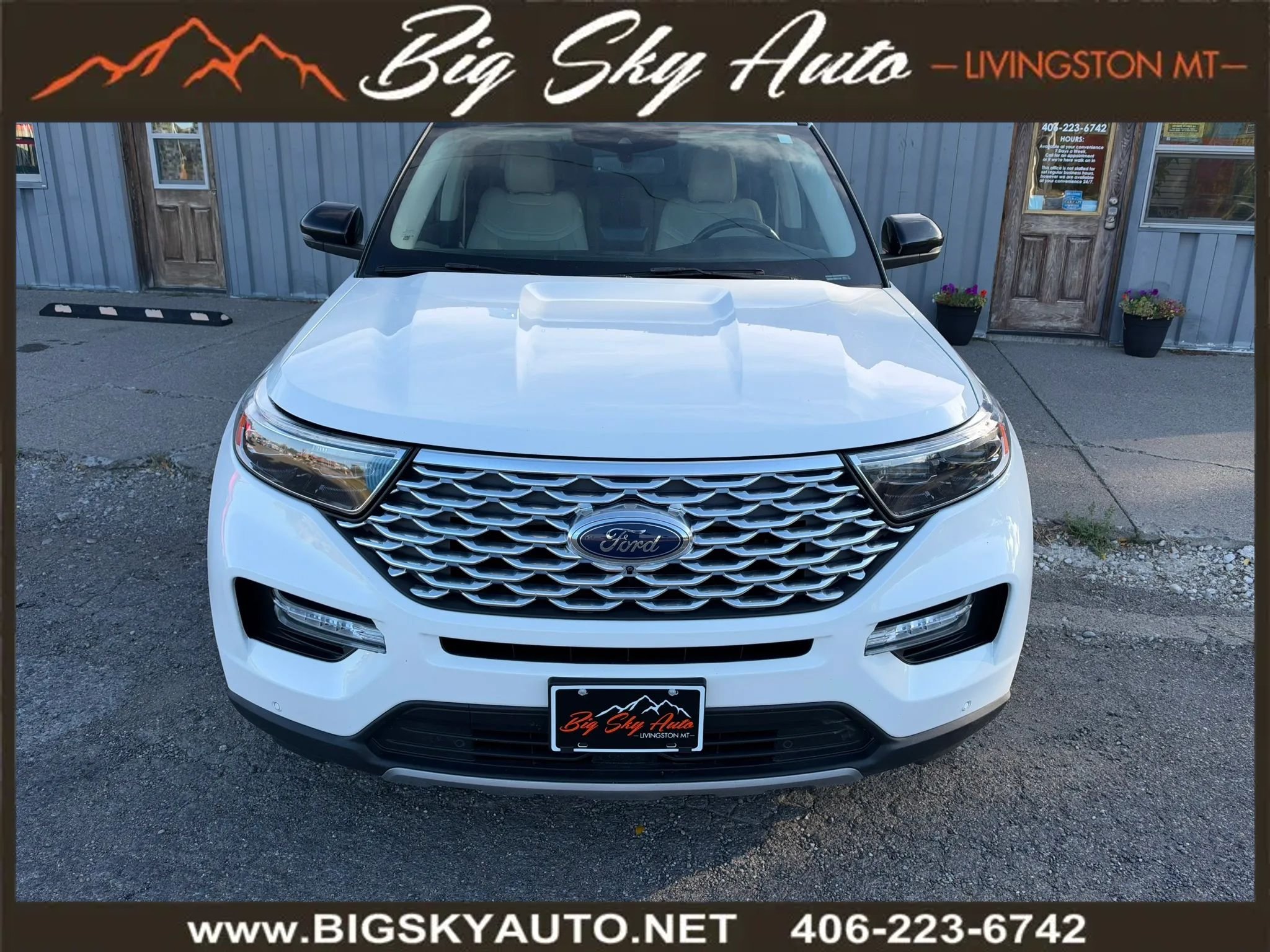 Used 2022 Ford Explorer Platinum w/ Equipment Group 601A AWD/4WD image 2
