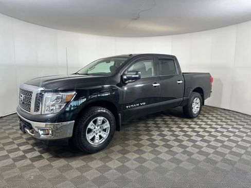 Used 2018 Nissan Titan SV image 7