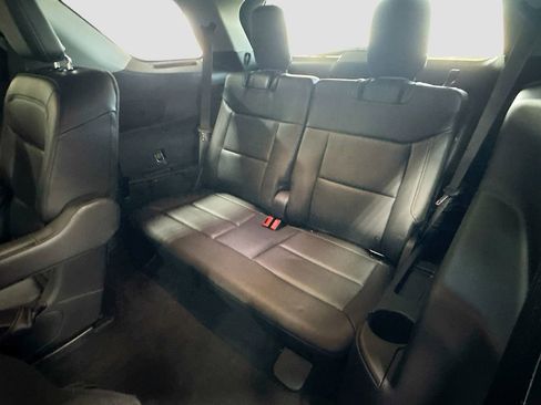 Used 2022 Ford Explorer XLT w/ Equipment Group 202A image 28