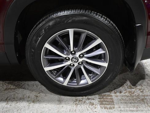 Used 2019 Toyota Highlander XLE AWD/4WD image 57