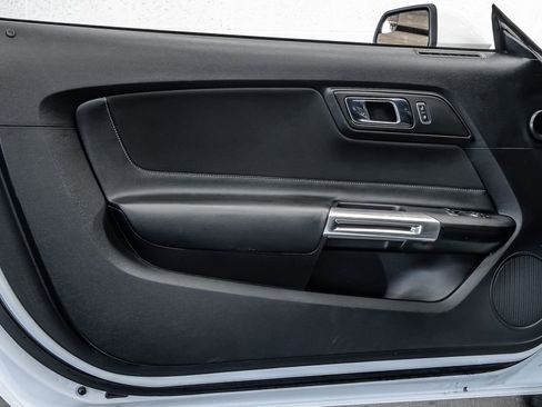 Used 2015 Ford Mustang Coupe image 9