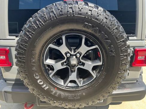 Used 2018 Jeep Wrangler Unlimited Rubicon w/ Dual Top Group AWD/4WD image 11