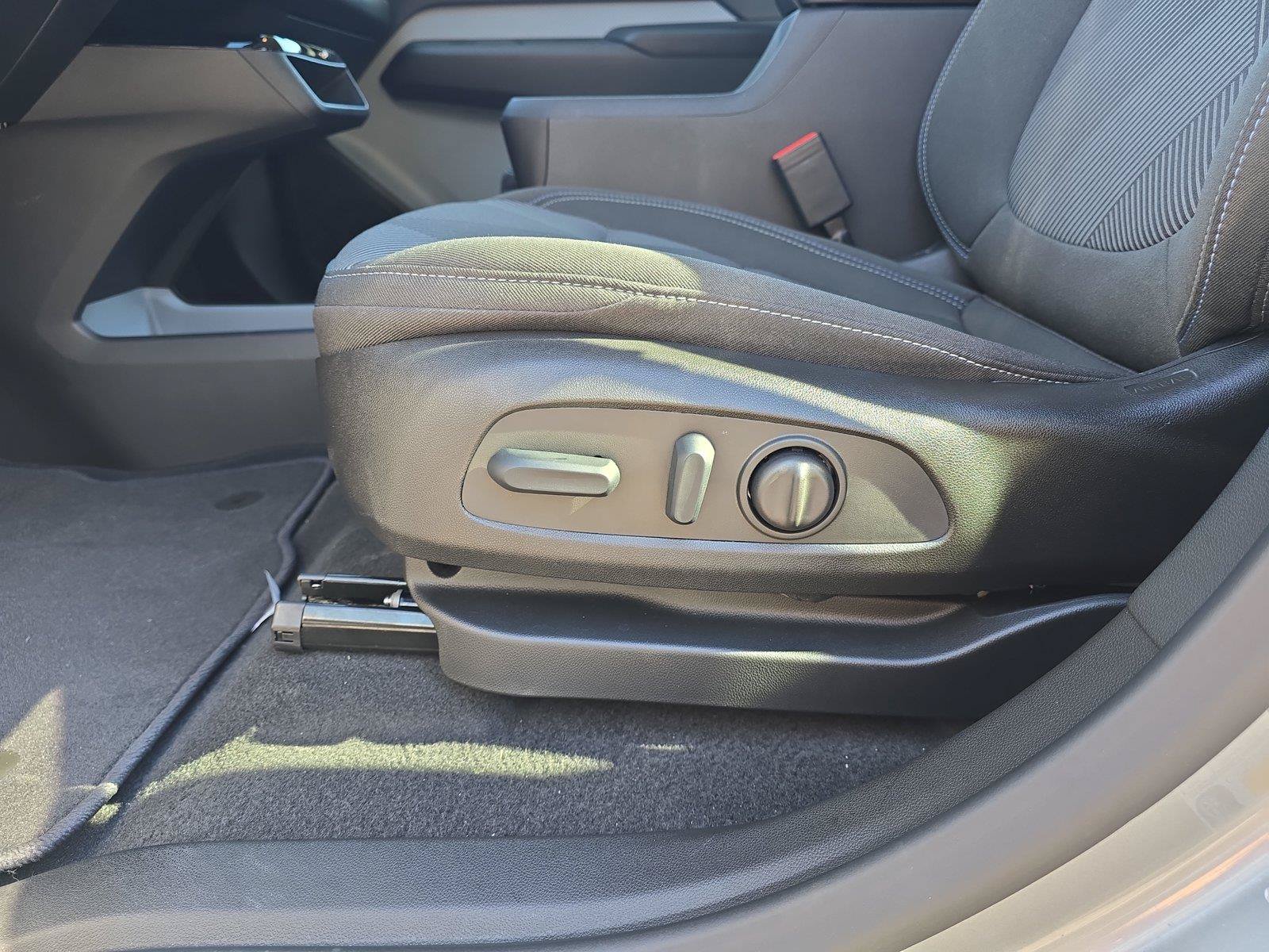 Used 2027 Chevrolet Bolt LT w/ Comfort Package FWD image 23