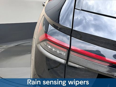 Used 2025 Volkswagen Taos SE AWD/4WD image 27