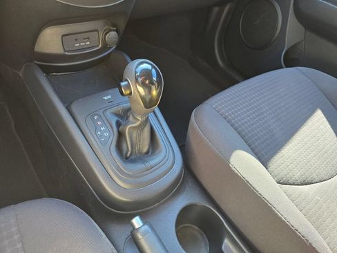 Used 2013 Kia Soul FWD image 20