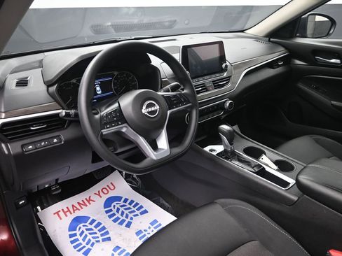 Used 2025 Nissan Altima 2.5 SV image 13