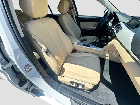Used 2018 BMW 320i Sedan RWD image 35