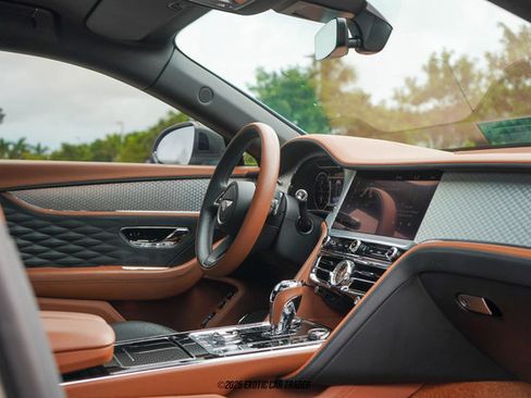 Used 2022 Bentley Flying Spur Plug-In Hybrid image 70