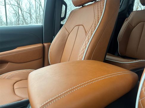New 2026 Chrysler Pacifica Pinnacle image 38