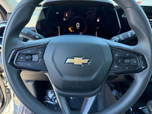 Used 2025 Chevrolet Trax LT image 27