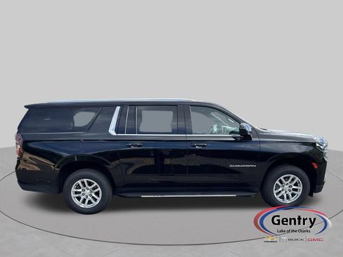 Used 2022 Chevrolet Suburban LT AWD/4WD image 6