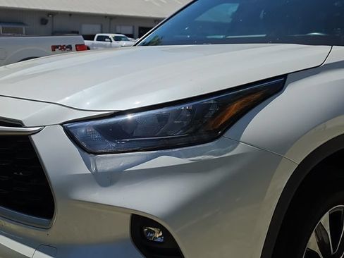 Used 2020 Toyota Highlander XLE FWD image 9