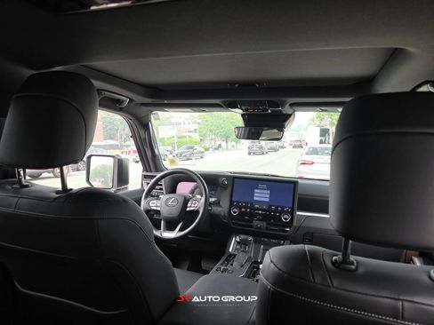 Used 2025 Lexus GX 550 w/ Cold Area Package AWD/4WD image 39
