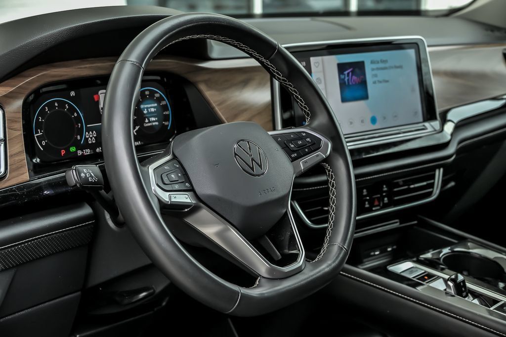 Used 2024 Volkswagen Atlas SE FWD image 19