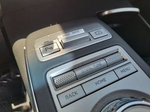 Certified 2024 Genesis GV70 2.5T AWD/4WD image 27