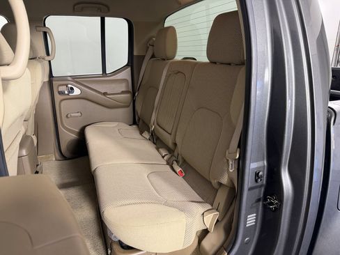 Used 2005 Nissan Frontier SE AWD/4WD image 16