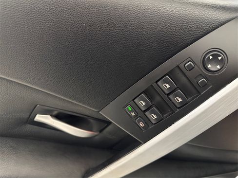 Used 2006 BMW M5 image 39