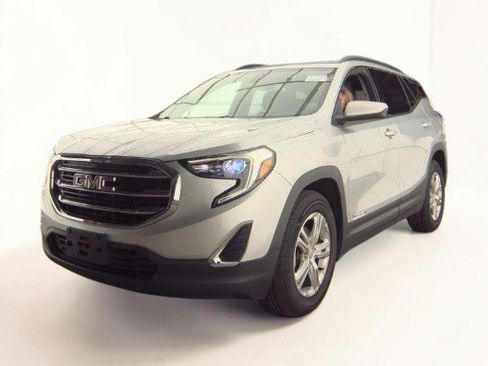 Used 2020 GMC Terrain SLE w/ Driver Convenience Package FWD image 4