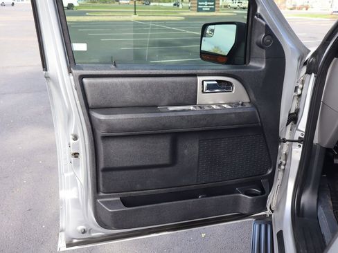 Used 2015 Ford Expedition EL XLT w/ Equipment Group 202A image 25