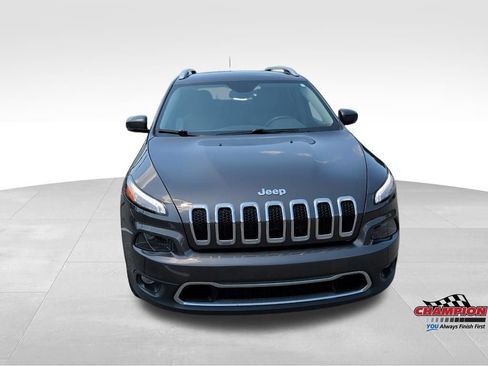 Used 2018 Jeep Cherokee Limited AWD/4WD image 10
