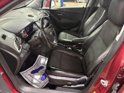 Used 2019 Chevrolet Trax LT w/ LT Convenience Package image 13