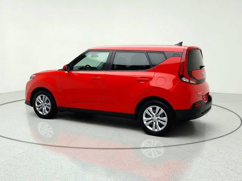 Certified 2022 Kia Soul LX FWD image 3