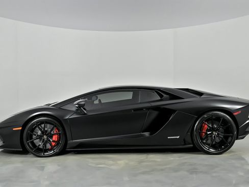Used 2018 Lamborghini Aventador S image 9