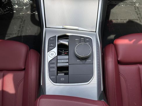 Used 2023 BMW 330i Sedan w/ M Sport Package image 21
