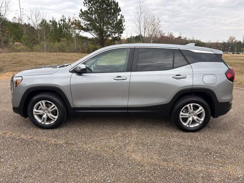 Used 2024 GMC Terrain SLE image 5