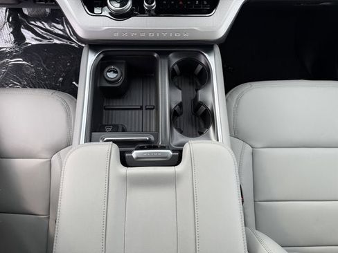 New 2026 Ford Expedition Active image 16
