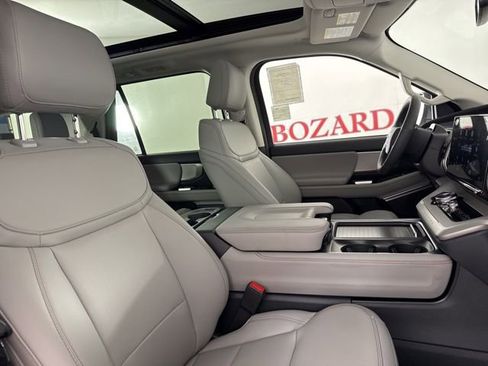 New 2025 Ford Expedition Active image 19