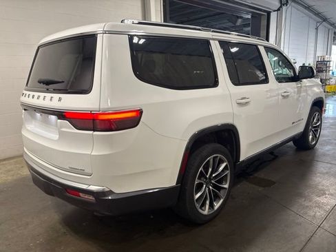 Used 2022 Jeep Wagoneer Series III w/ Premium Group I AWD/4WD image 4