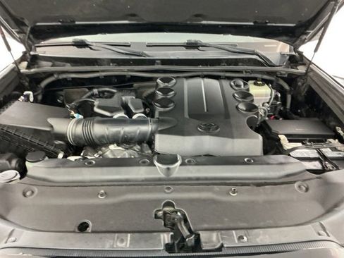 Used 2018 Toyota 4Runner TRD Off-Road Premium image 28