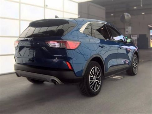 Used 2022 Ford Escape SE FWD image 2
