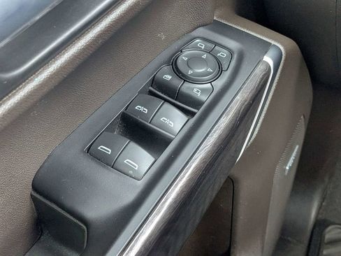 Used 2022 Chevrolet Silverado 1500 LTZ w/ LTZ Convenience Package II AWD/4WD image 19