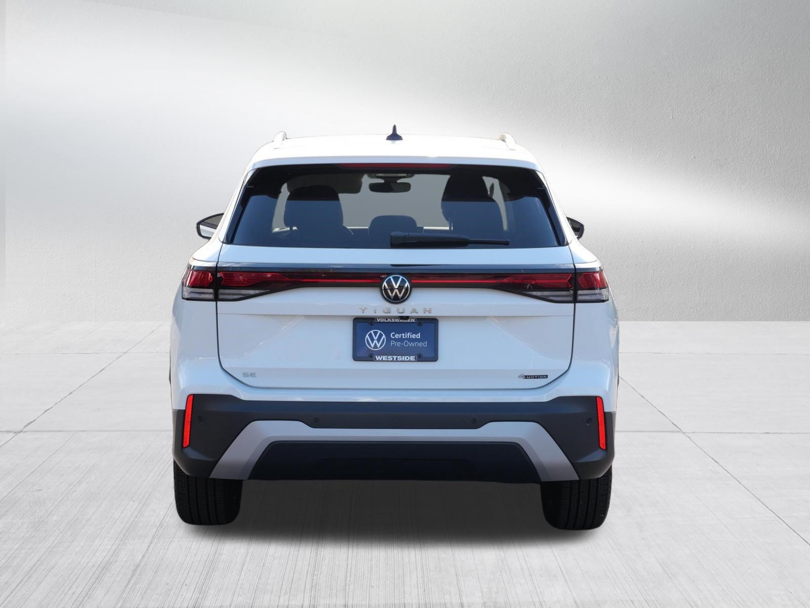 Used 2025 Volkswagen Tiguan SE AWD/4WD image 6