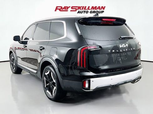 Used 2023 Kia Telluride EX w/ EX Captain's Chair Package image 5