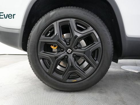 Used 2023 Rivian R1S Adventure image 18