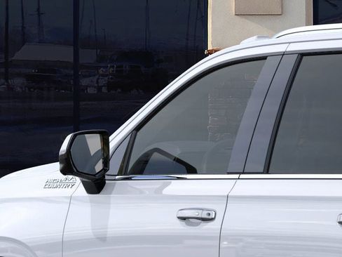 New 2026 Chevrolet Suburban High Country image 12