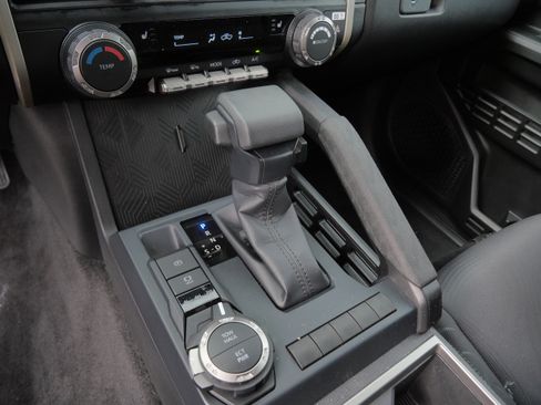 Certified 2025 Toyota Tacoma SR5 AWD/4WD image 25